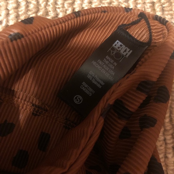 NWOT Beach Riot Twist Top - Picture 3 of 5